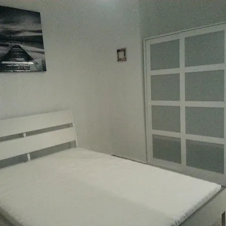 La Phalene Elodie Lejlighed *