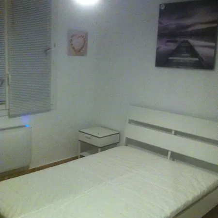 La Phalene Elodie Toulon