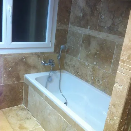 La Phalene Elodie Toulon